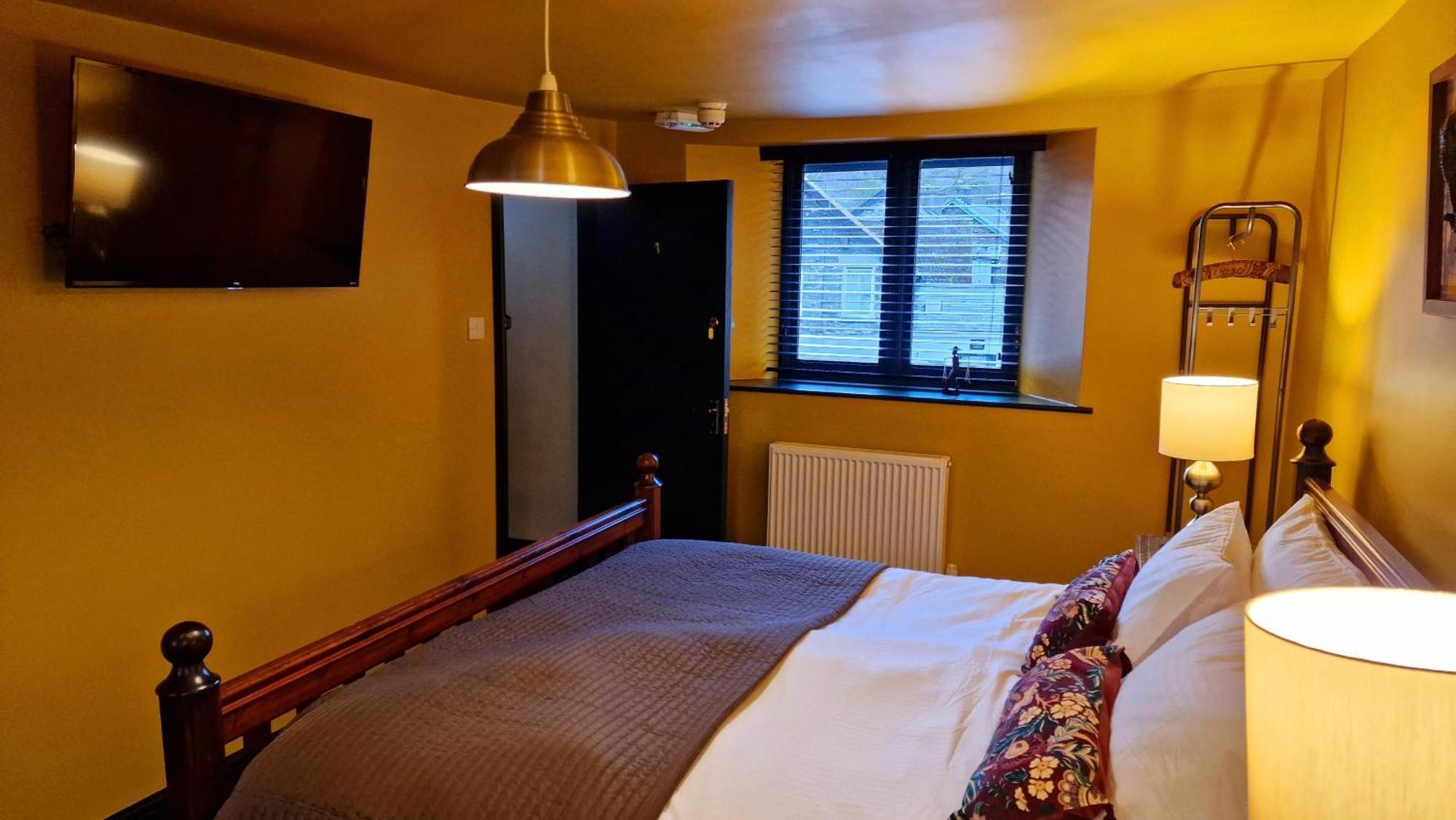 Y Gwydyr Hotel - Dolwyddelan ภายนอก รูปภาพ