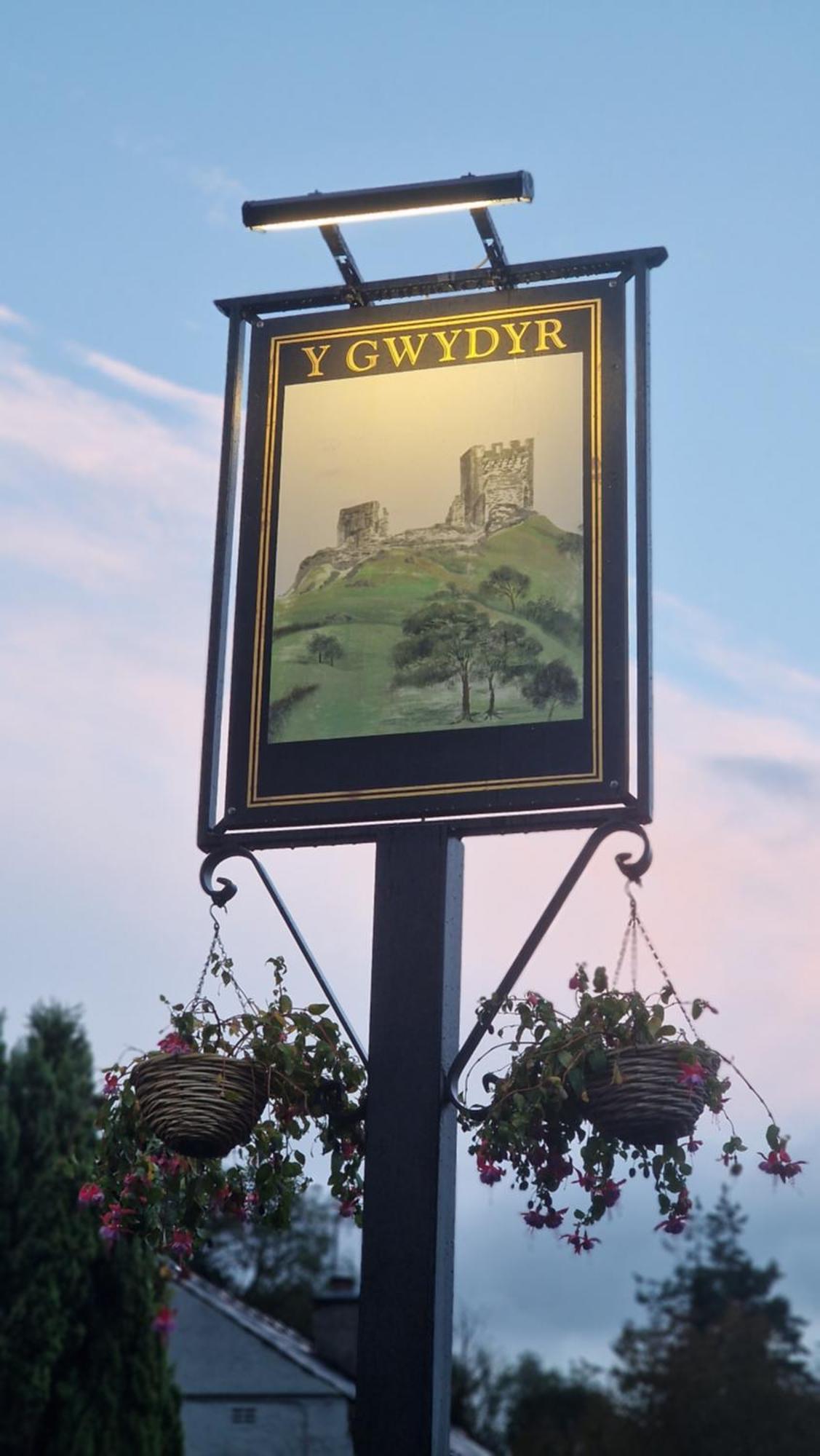 Y Gwydyr Hotel - Dolwyddelan ภายนอก รูปภาพ