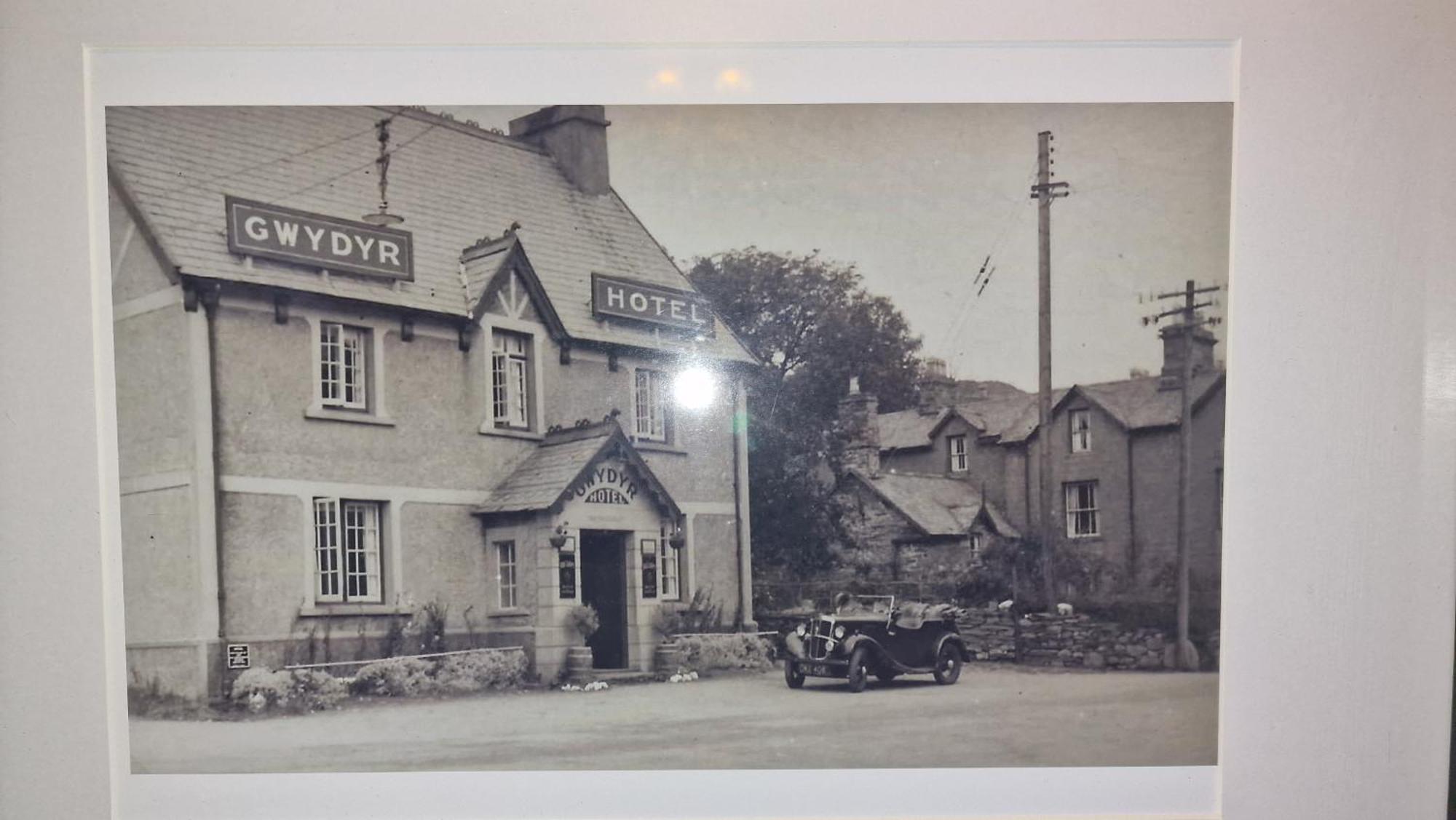Y Gwydyr Hotel - Dolwyddelan ภายนอก รูปภาพ