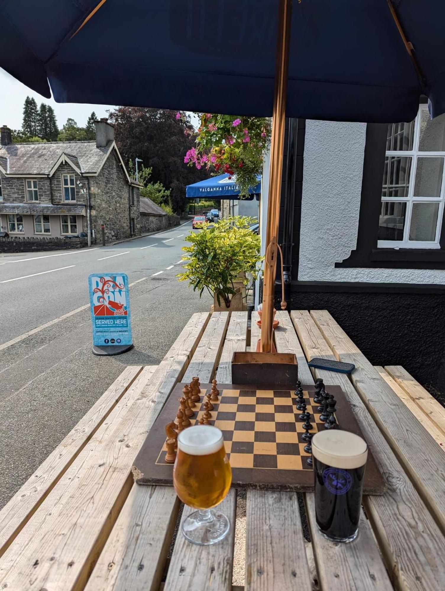 Y Gwydyr Hotel - Dolwyddelan ภายนอก รูปภาพ